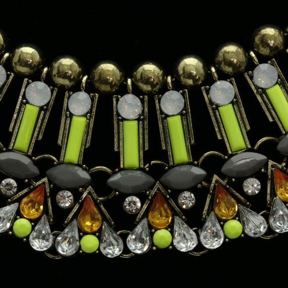 Luxury Crystal Necklace Gold/Green NWOT - Picture 2 of 3